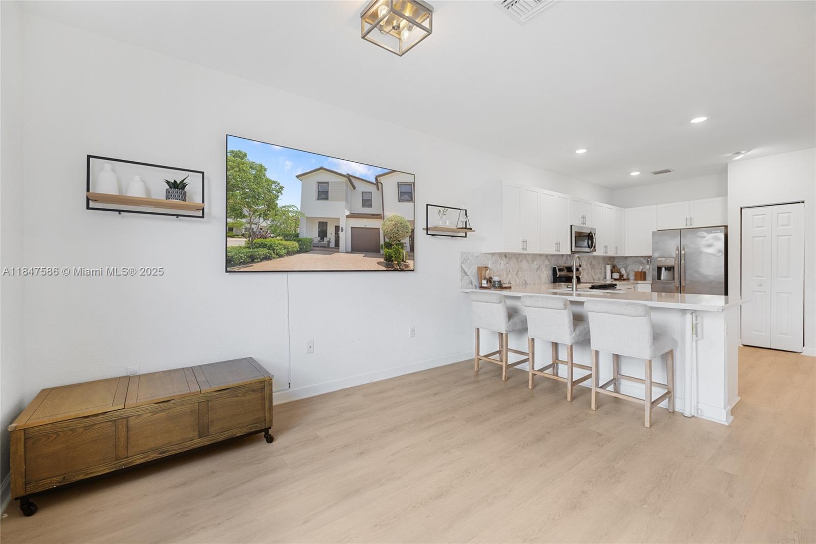 STELLAR PEMBROKE PINES - Residential Lease