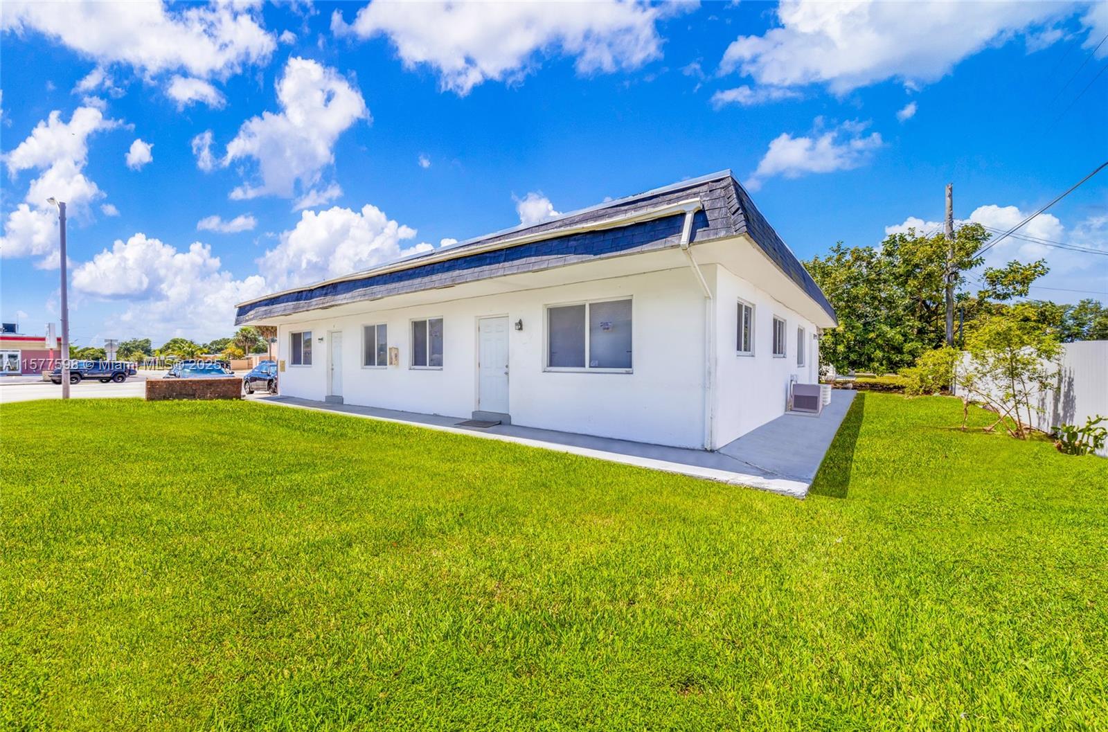 7031 Pembroke Rd
