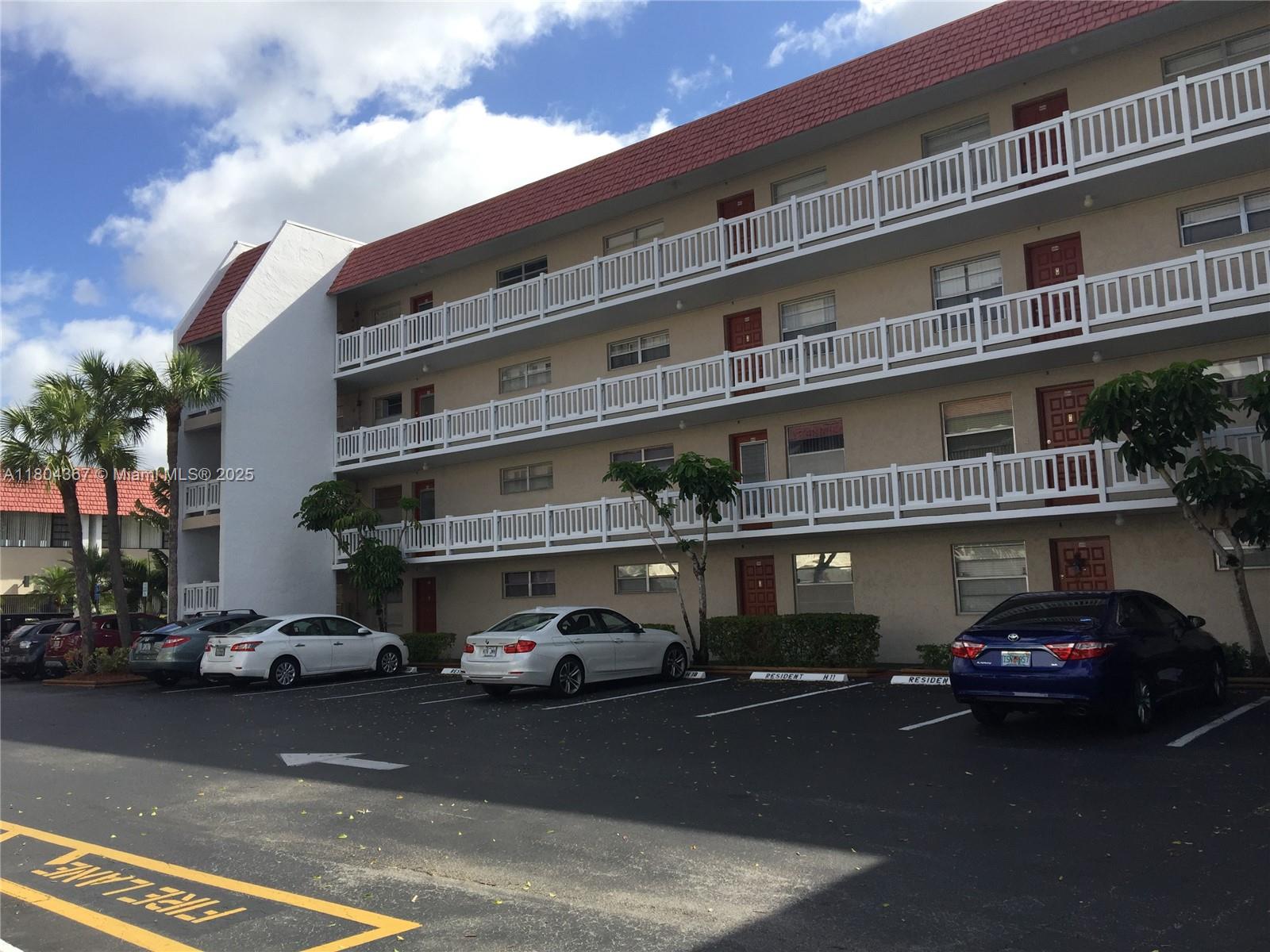 3531 Inverrary Dr 401, Lauderhill, Miami-Dade County, Florida - 2 Bedrooms  
2 Bathrooms - 