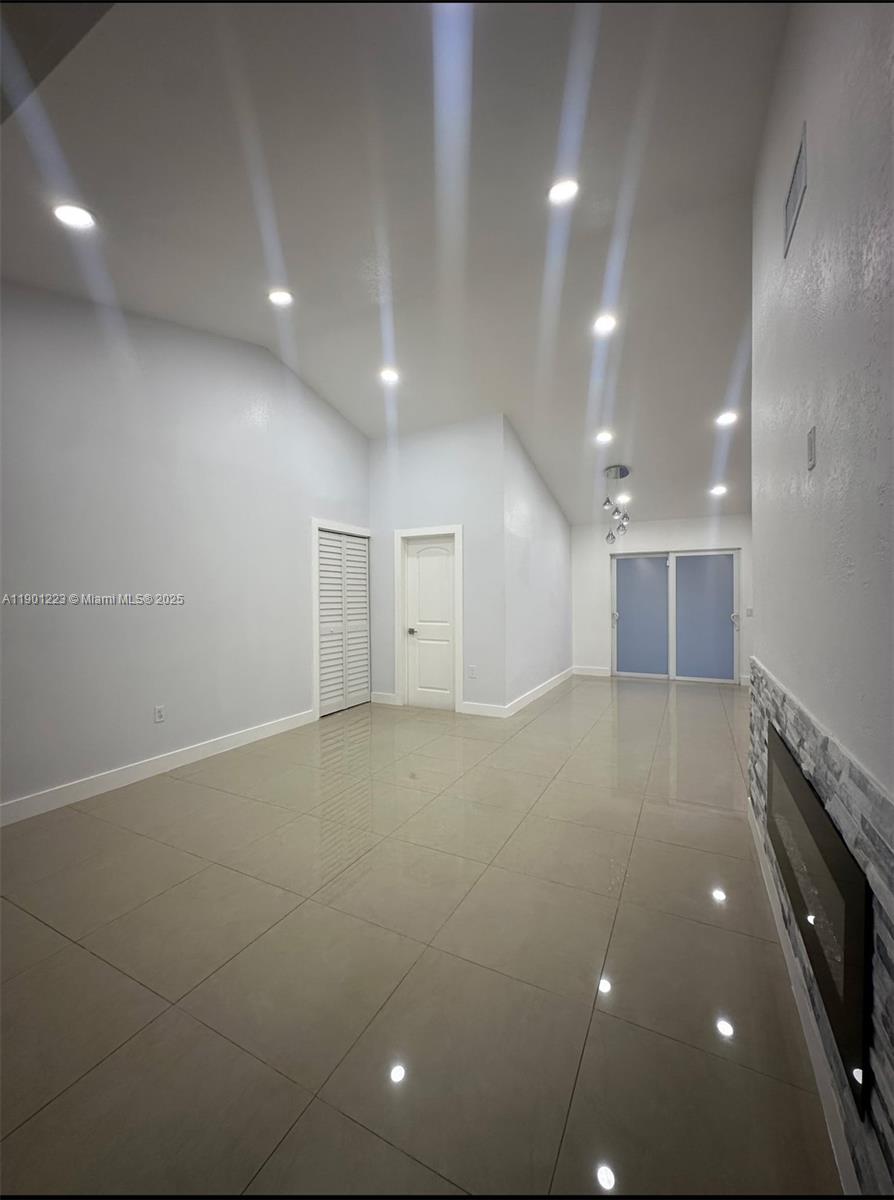 OAK PARK SEC 2 - Residential Lease