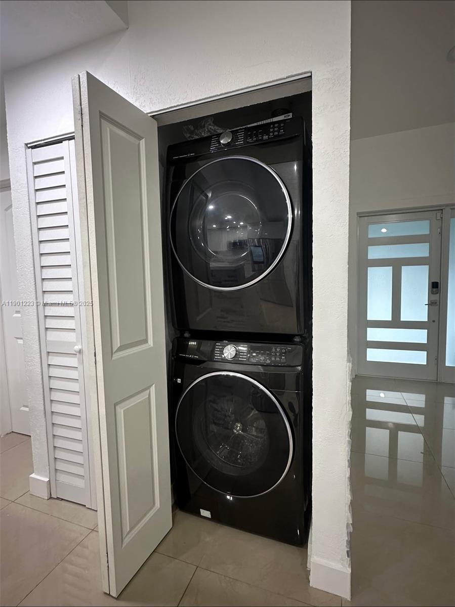 OAK PARK SEC 2 - Residential Lease