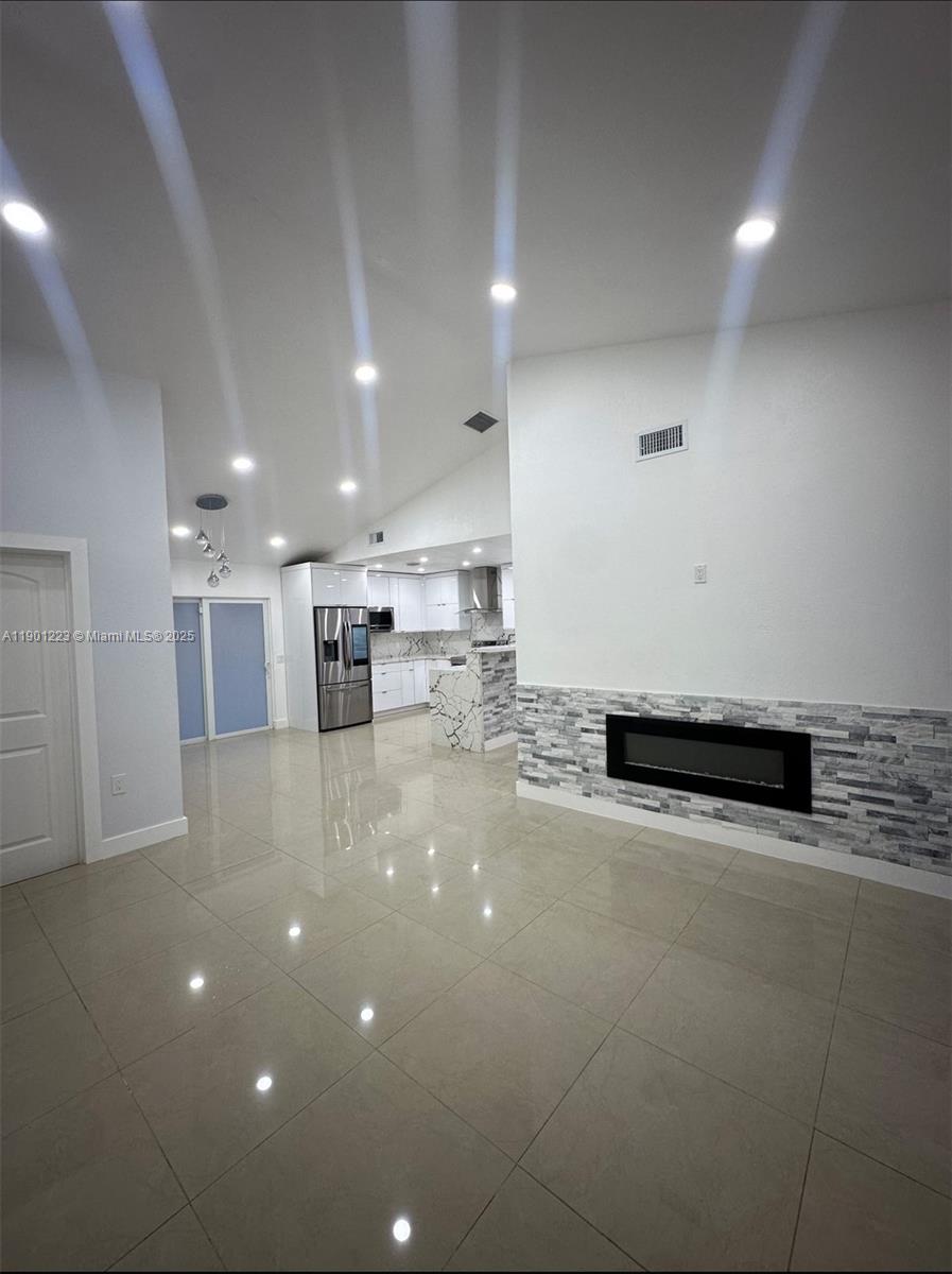 OAK PARK SEC 2 - Residential Lease