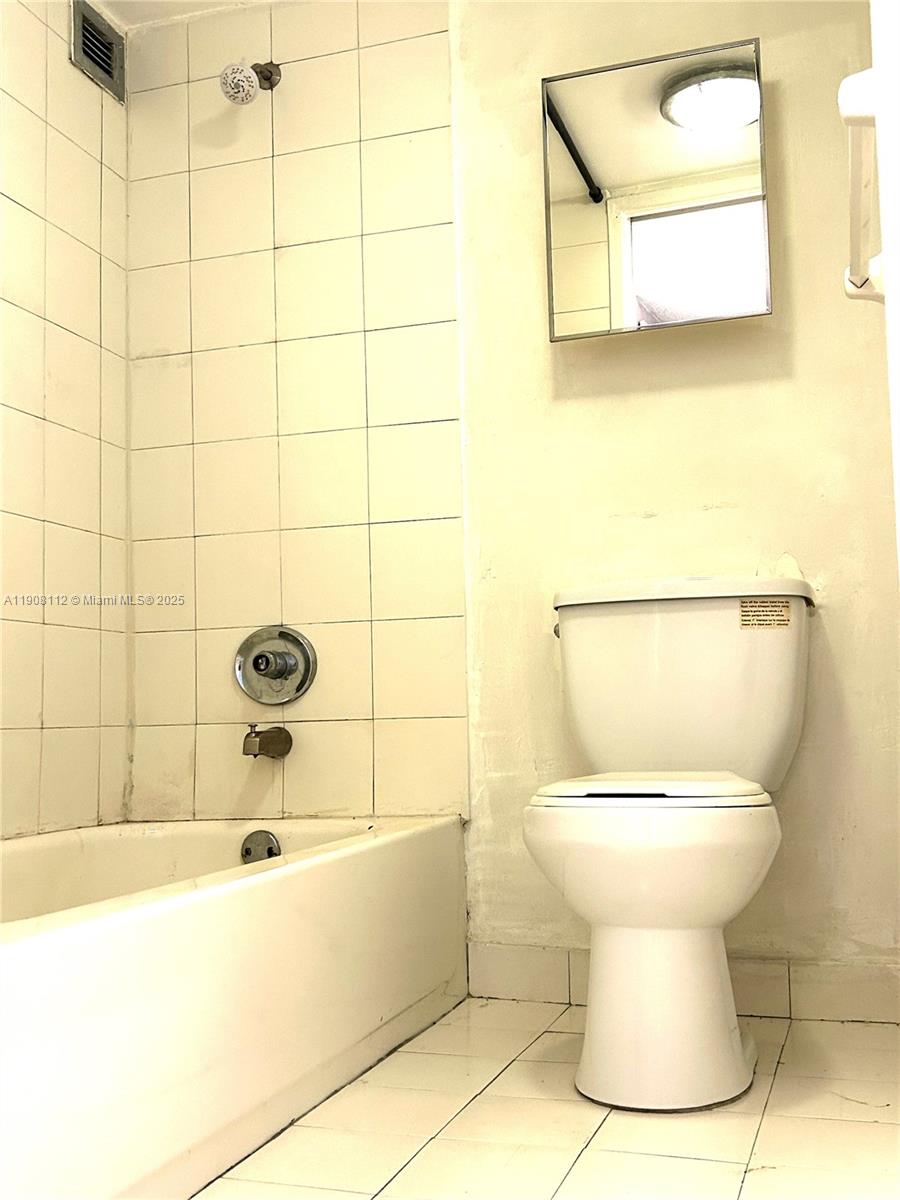 PLAZA OF AMERICAS CONDO P - Residential Lease