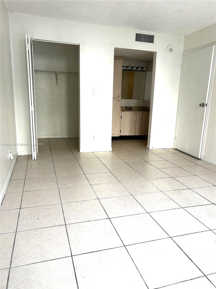 PLAZA OF AMERICAS CONDO P - Residential Lease