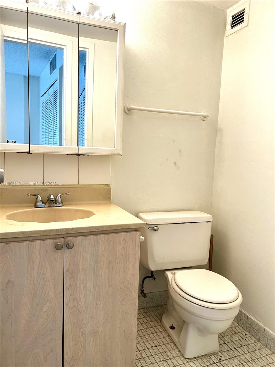 PLAZA OF AMERICAS CONDO P - Residential Lease