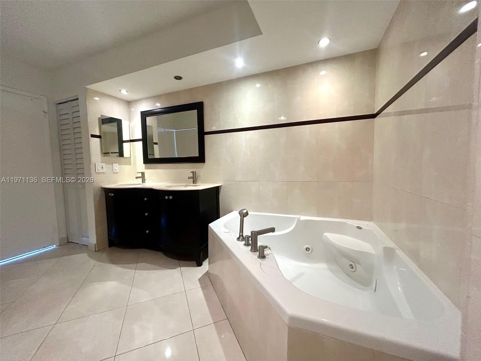 MYSTIC POINTE TOWER 600 C - Residential