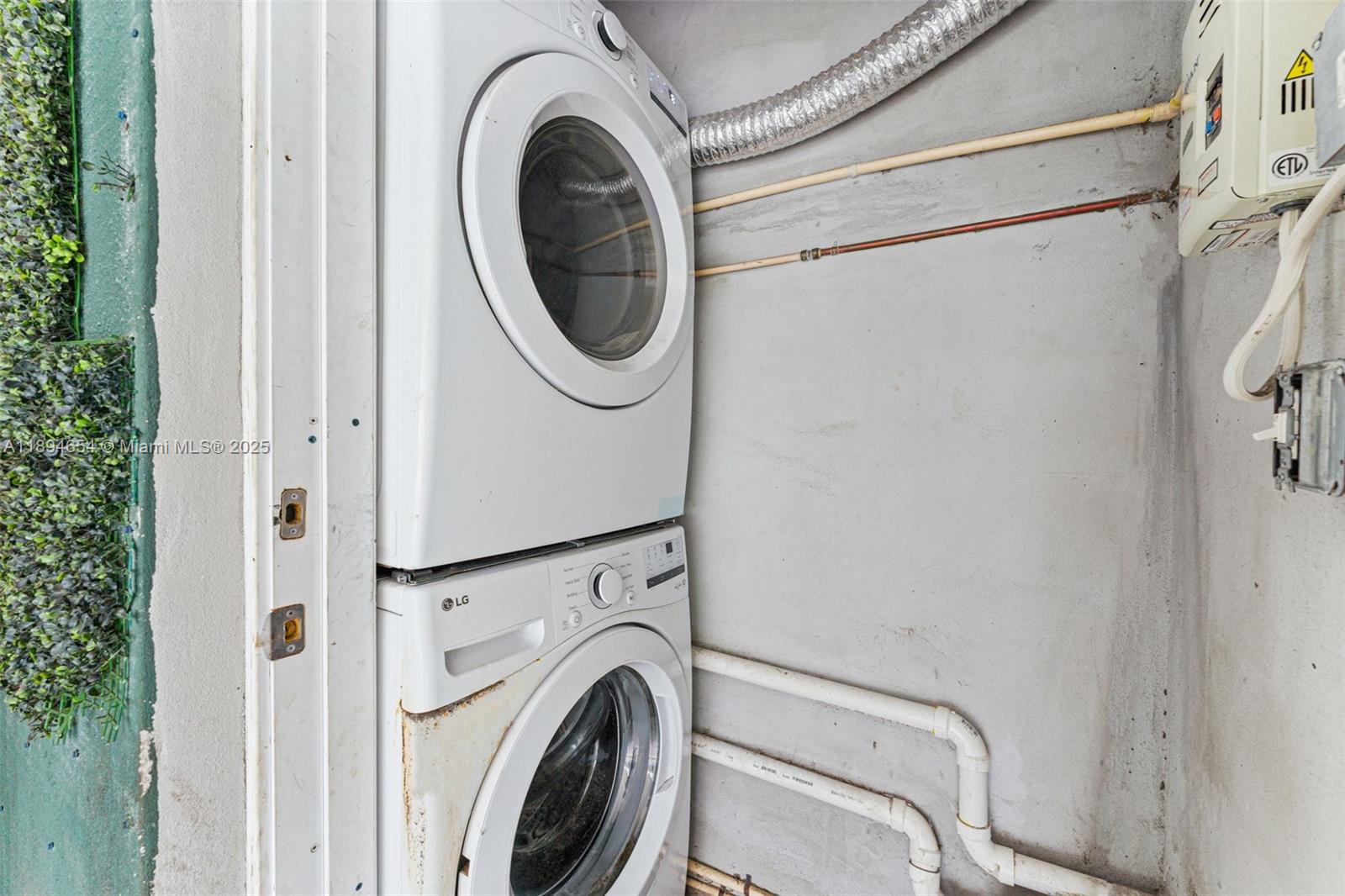 BUNCHE PARK - Residential