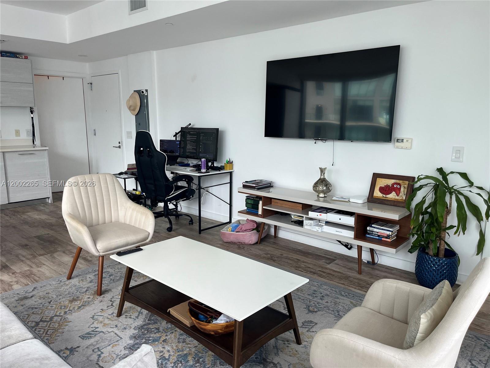 PARAISO BAY CONDO - Residential Lease