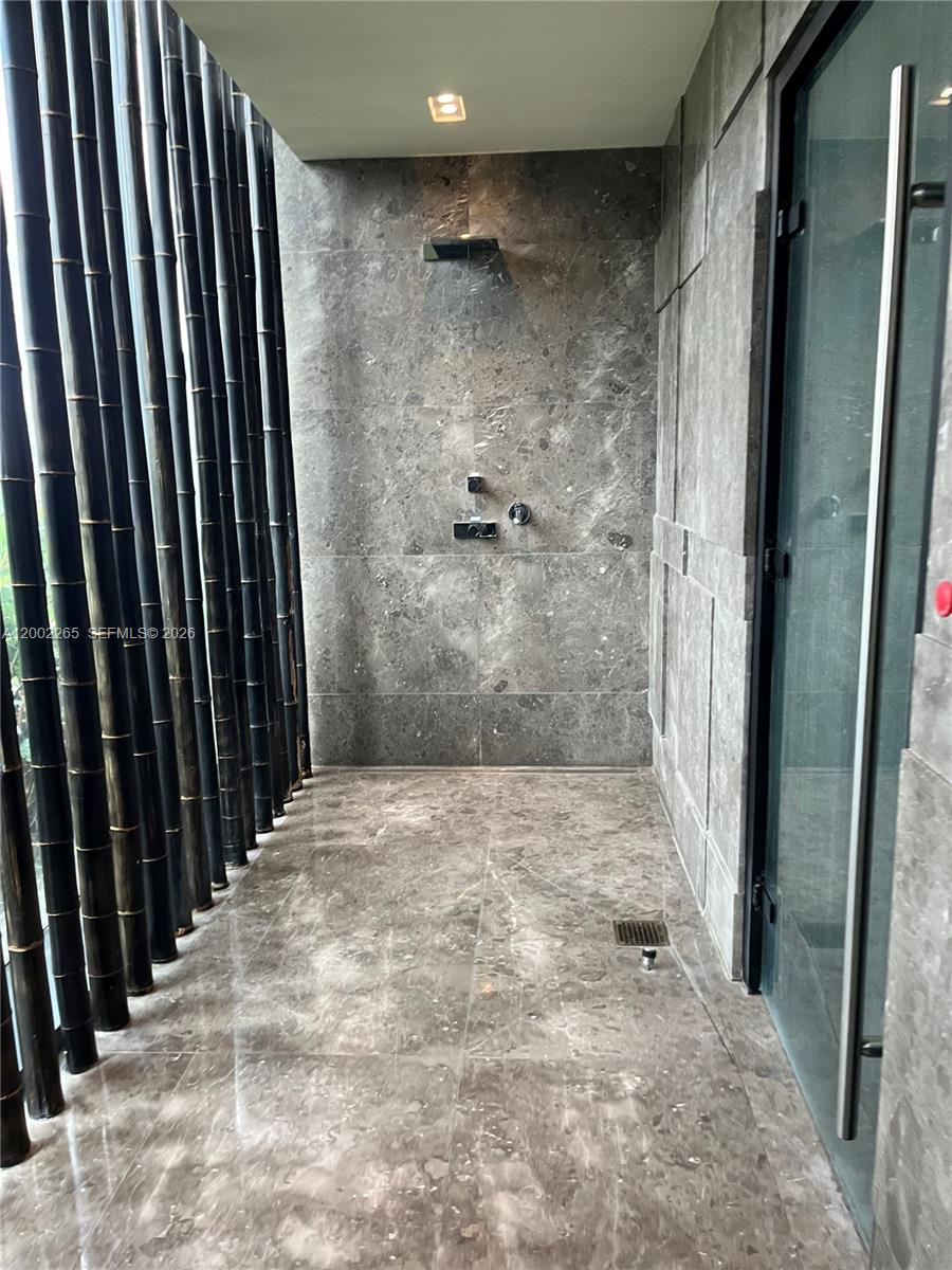 PARAISO BAY CONDO - Residential Lease