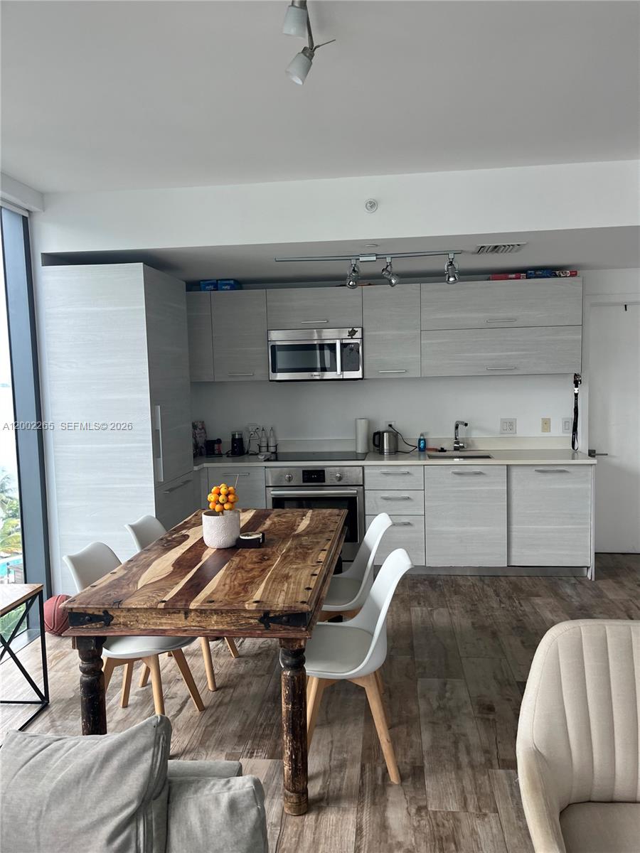 PARAISO BAY CONDO - Residential Lease