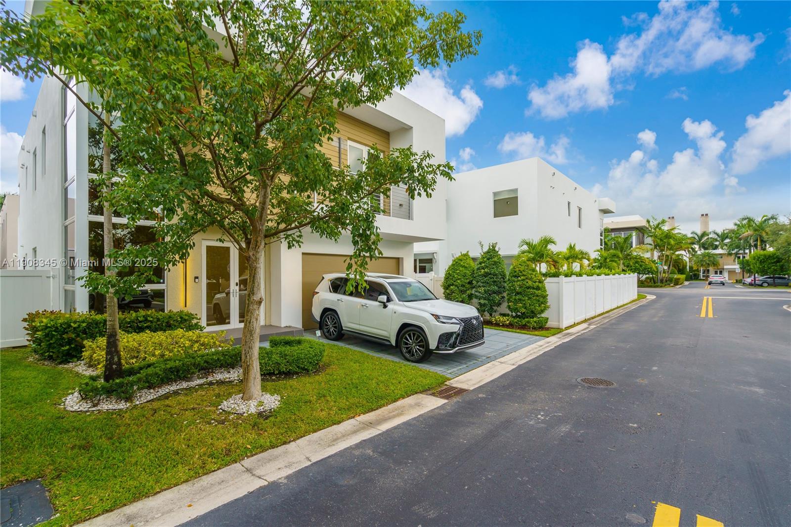 DORAL COMMONS RESIDENTIAL - Residential Lease