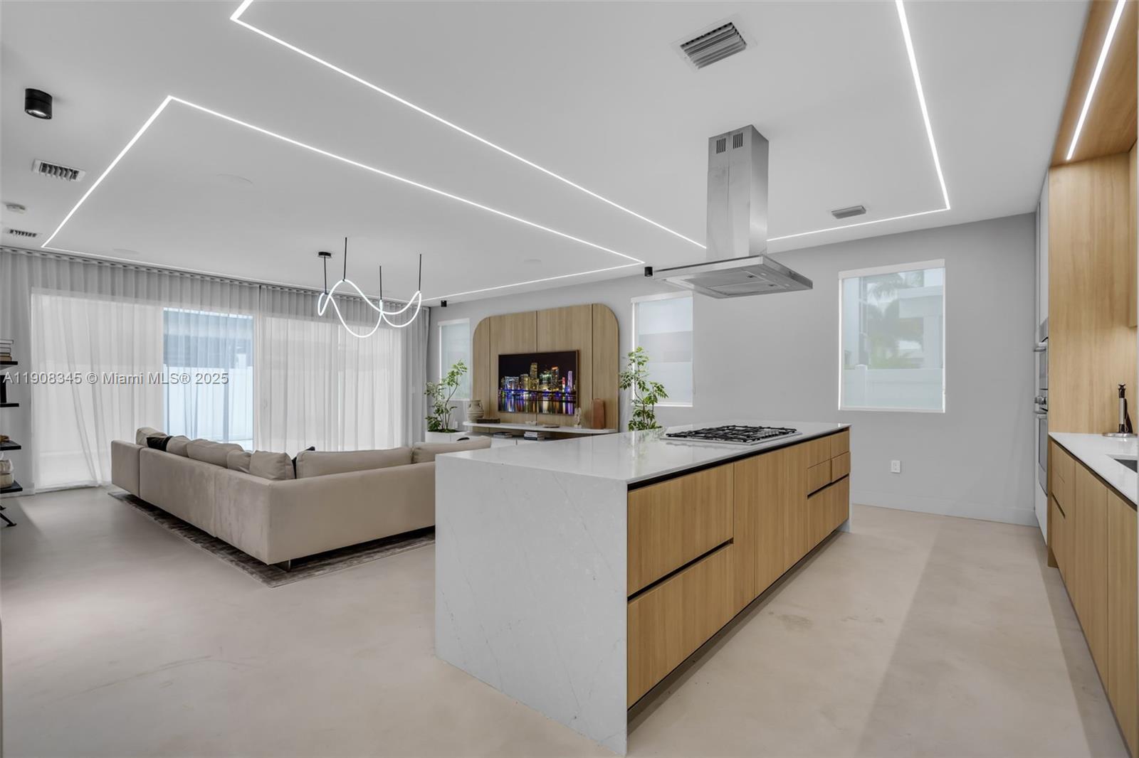 DORAL COMMONS RESIDENTIAL - Residential Lease