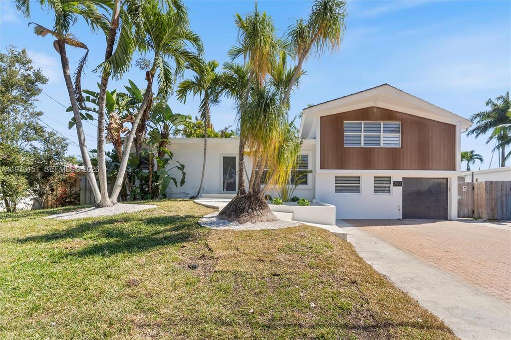 Photo of 2548 Tortugas Ln, Fort Lauderdale, FL 33312 (MLS # A11973151)