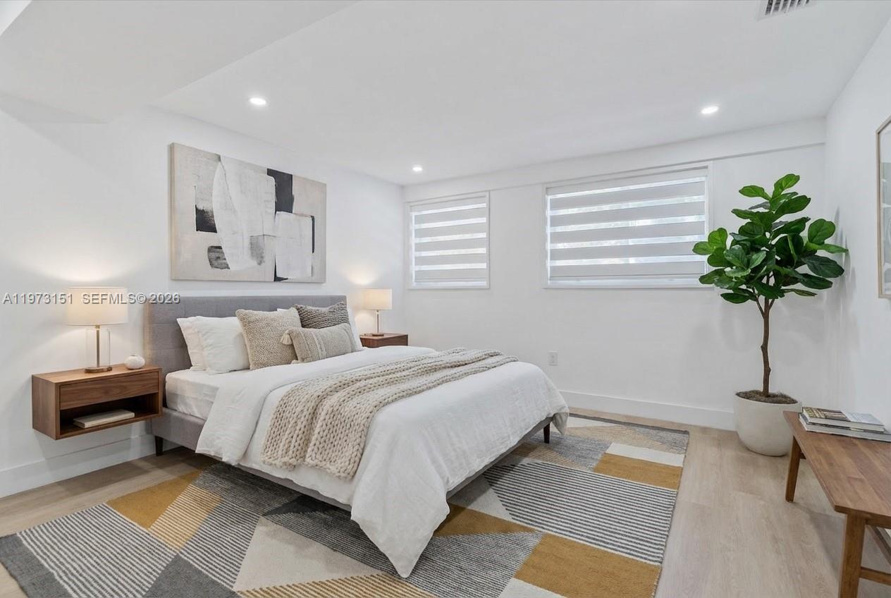 LAUDERDALE ISLES NO 2-BLK - Residential