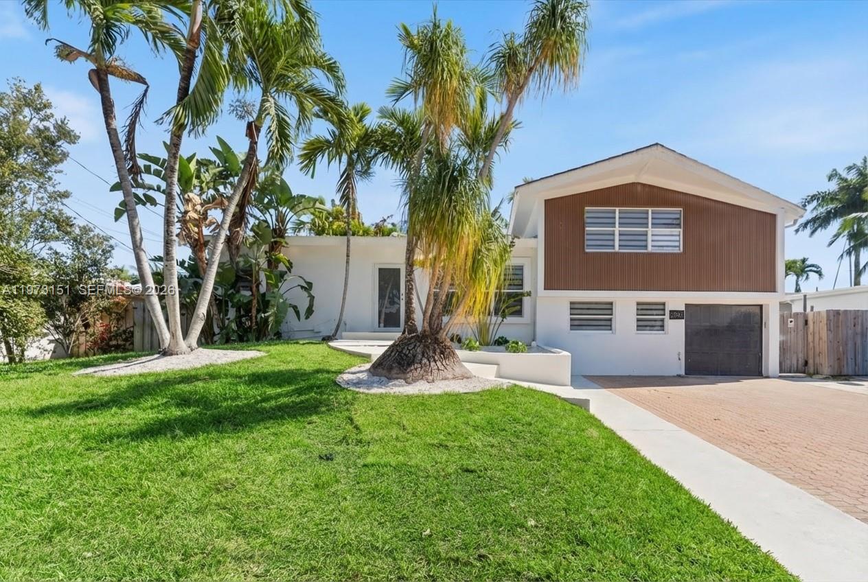 LAUDERDALE ISLES NO 2-BLK - Residential