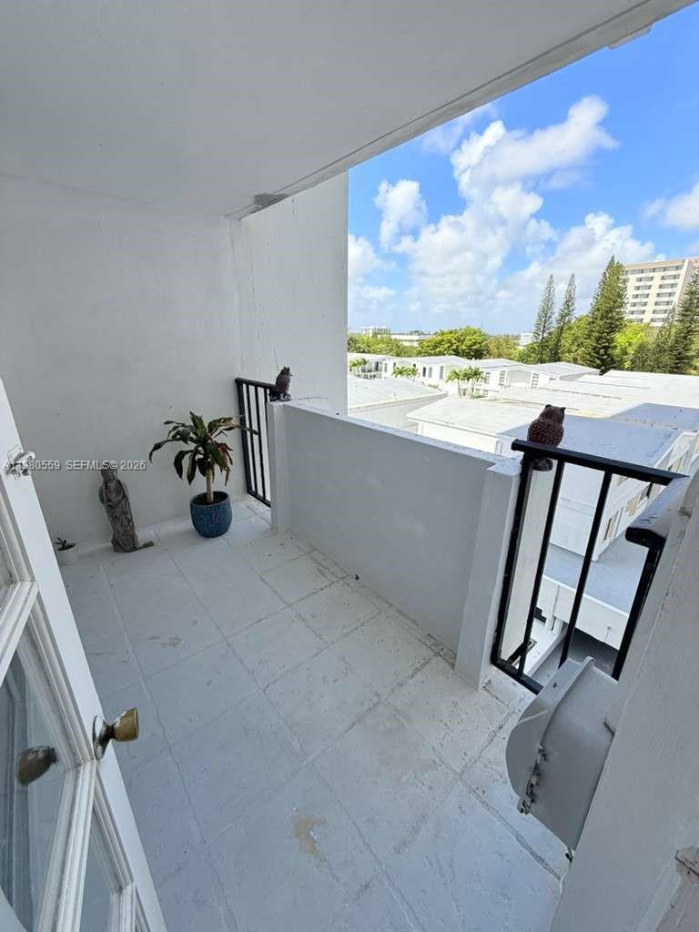 COMMODORE PLAZA CONDO - Residential Lease