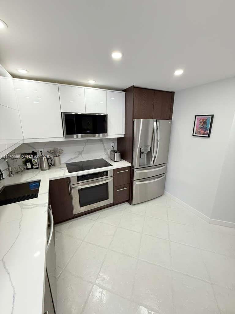 COMMODORE PLAZA CONDO - Residential Lease