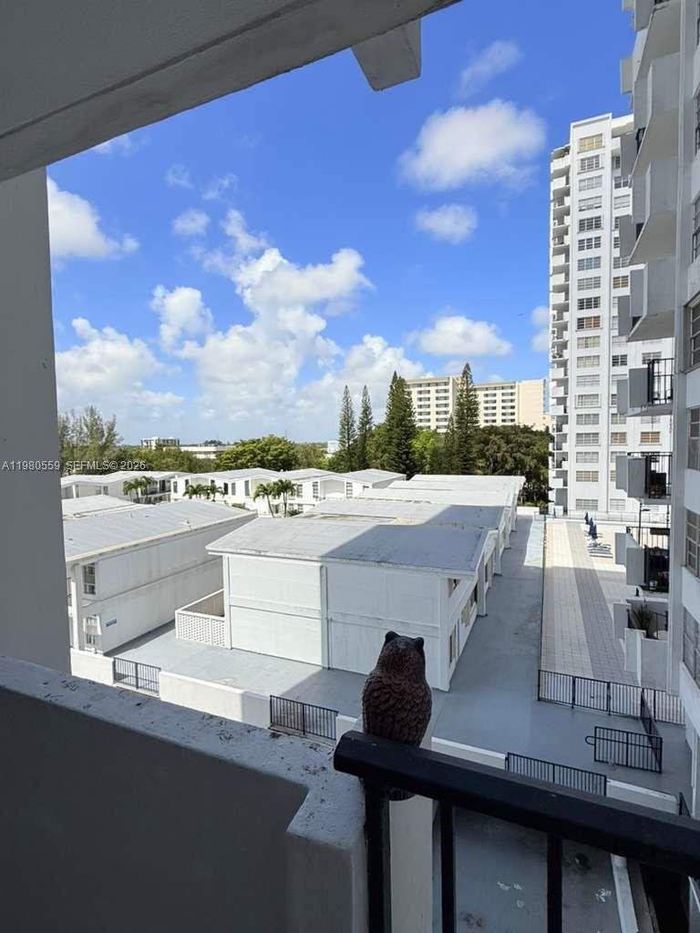 COMMODORE PLAZA CONDO - Residential Lease