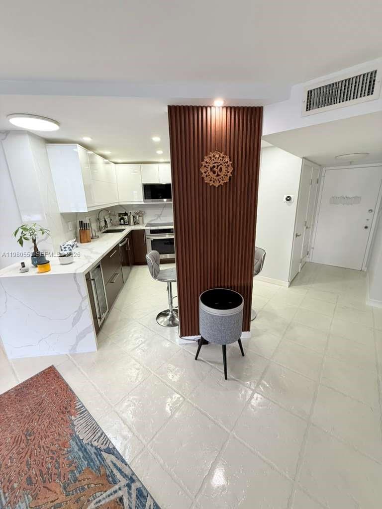 COMMODORE PLAZA CONDO - Residential Lease