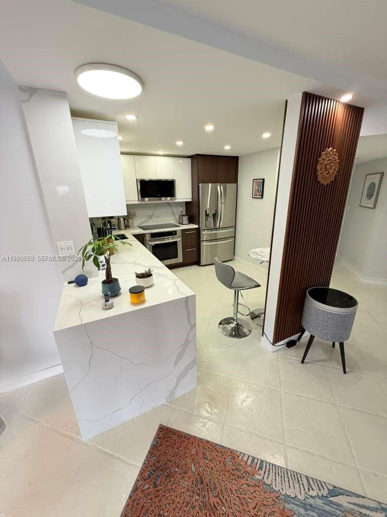 COMMODORE PLAZA CONDO - Residential Lease