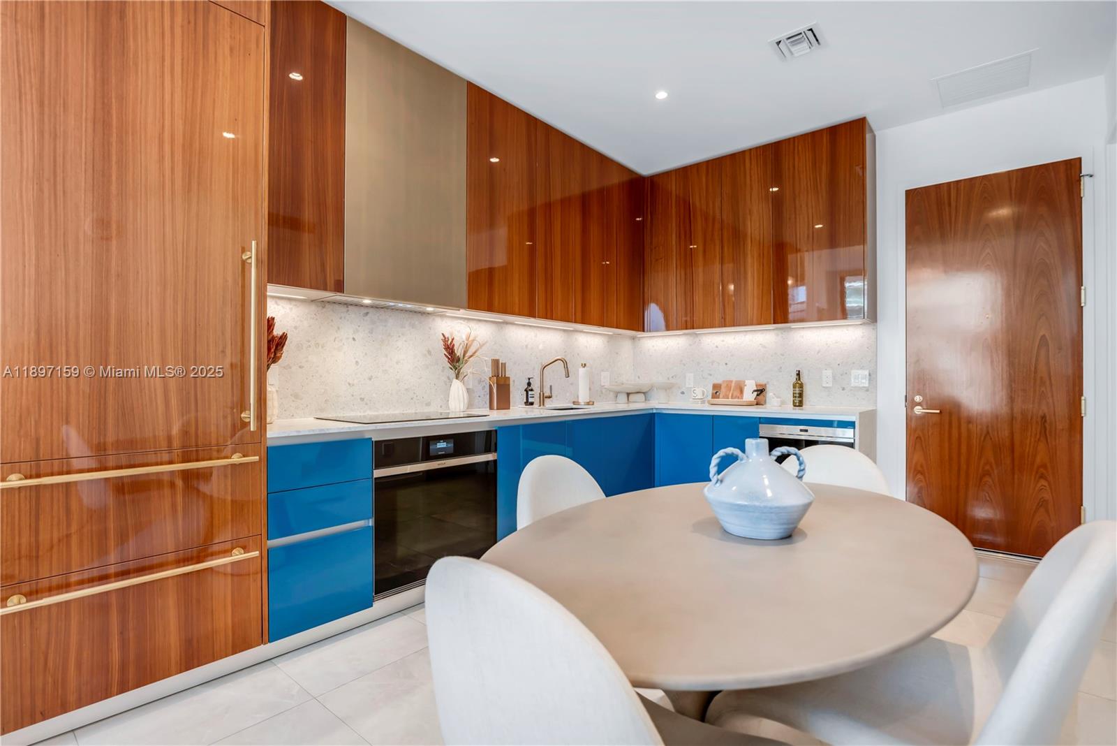 2655 S Bayshore Dr 1406