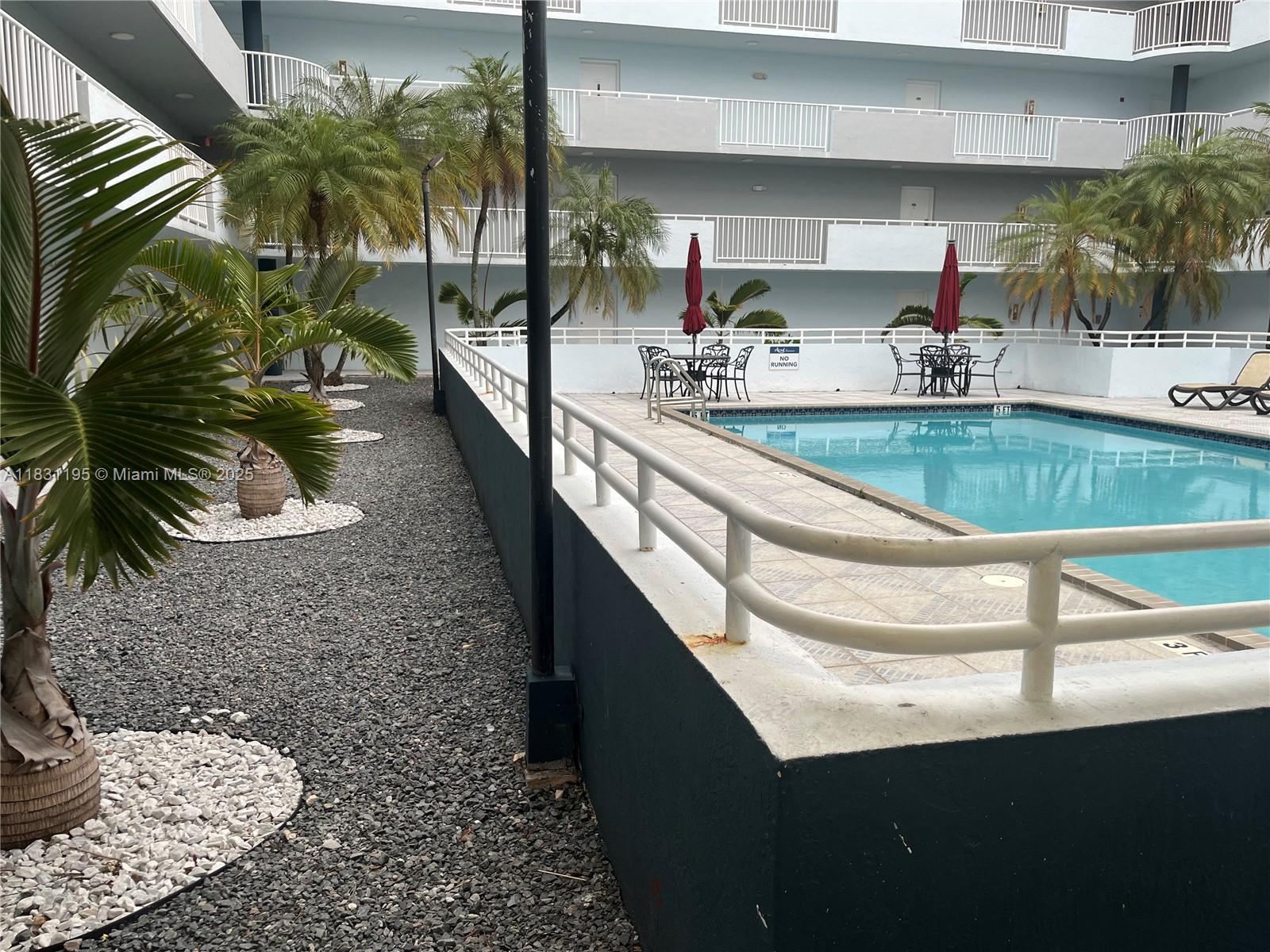 AZUL AT FONTAINEBLEAU CON - Residential