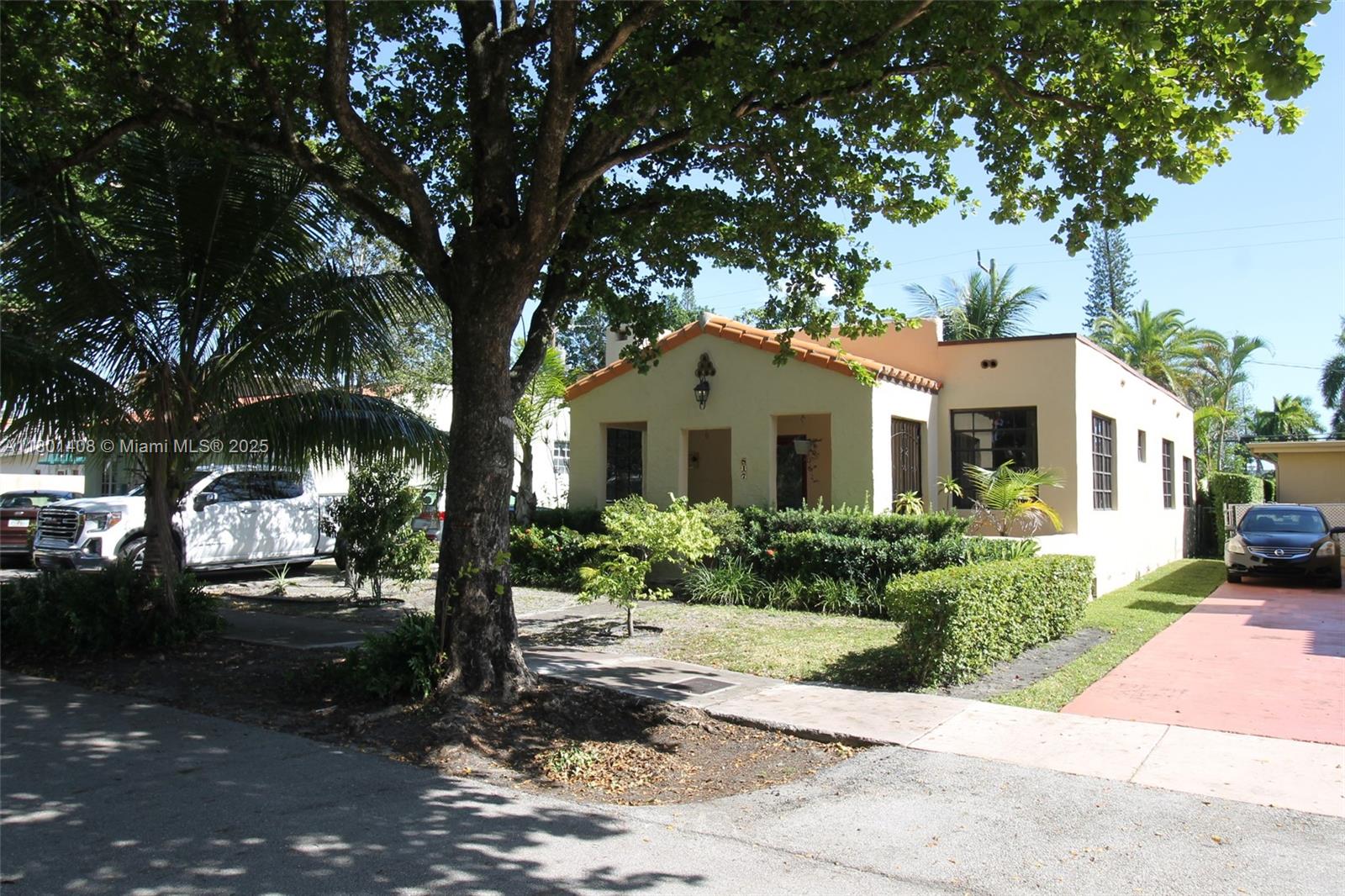 817 Lorca St, Coral Gables, Broward County, Florida - 3 Bedrooms  
1 Bathrooms - 