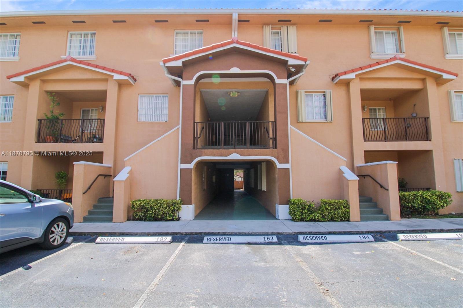 CENTRALLY LOCATED SPACIOUS 3 BED 2 BATH FIRST FLOOR CONDO WITH ALL TILE FLOORS, SPLIT BEDROOM, WASHER AND DRYER, GREAT NEIGHBORHOOD, NEAR MAJOR EXPRESSWAYS, SCHOOLS AND SHOPPING. GREAT FOR A FIRST TIME HOME BUYER OR INVESTMENT. EASY TO SHOW. CALL NOW.