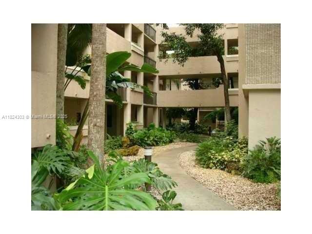 6800 Cypress Rd 409
