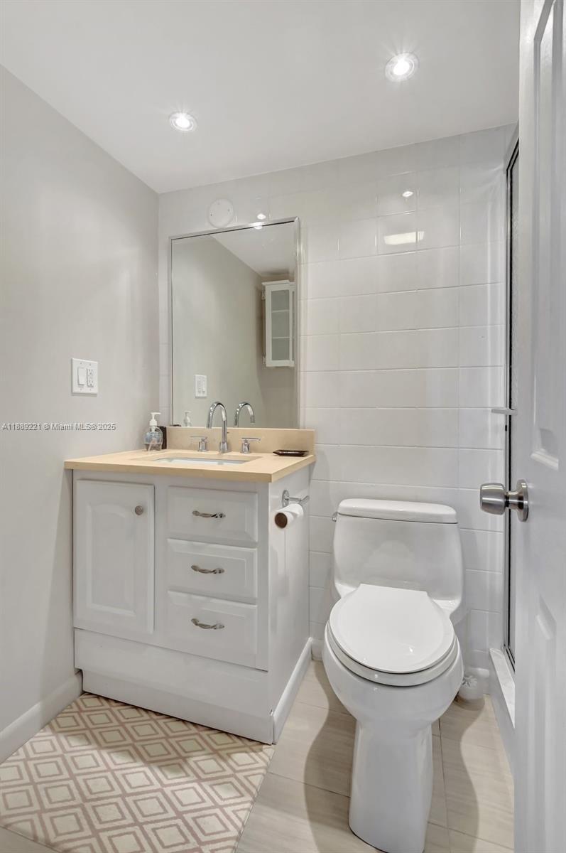 OAKRIDGE A CONDO - Residential