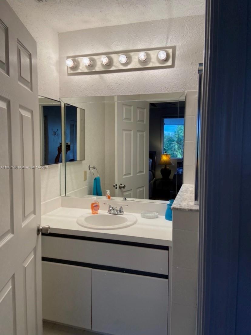 BLOUNT BROS POMPANO BEACH - Residential Lease