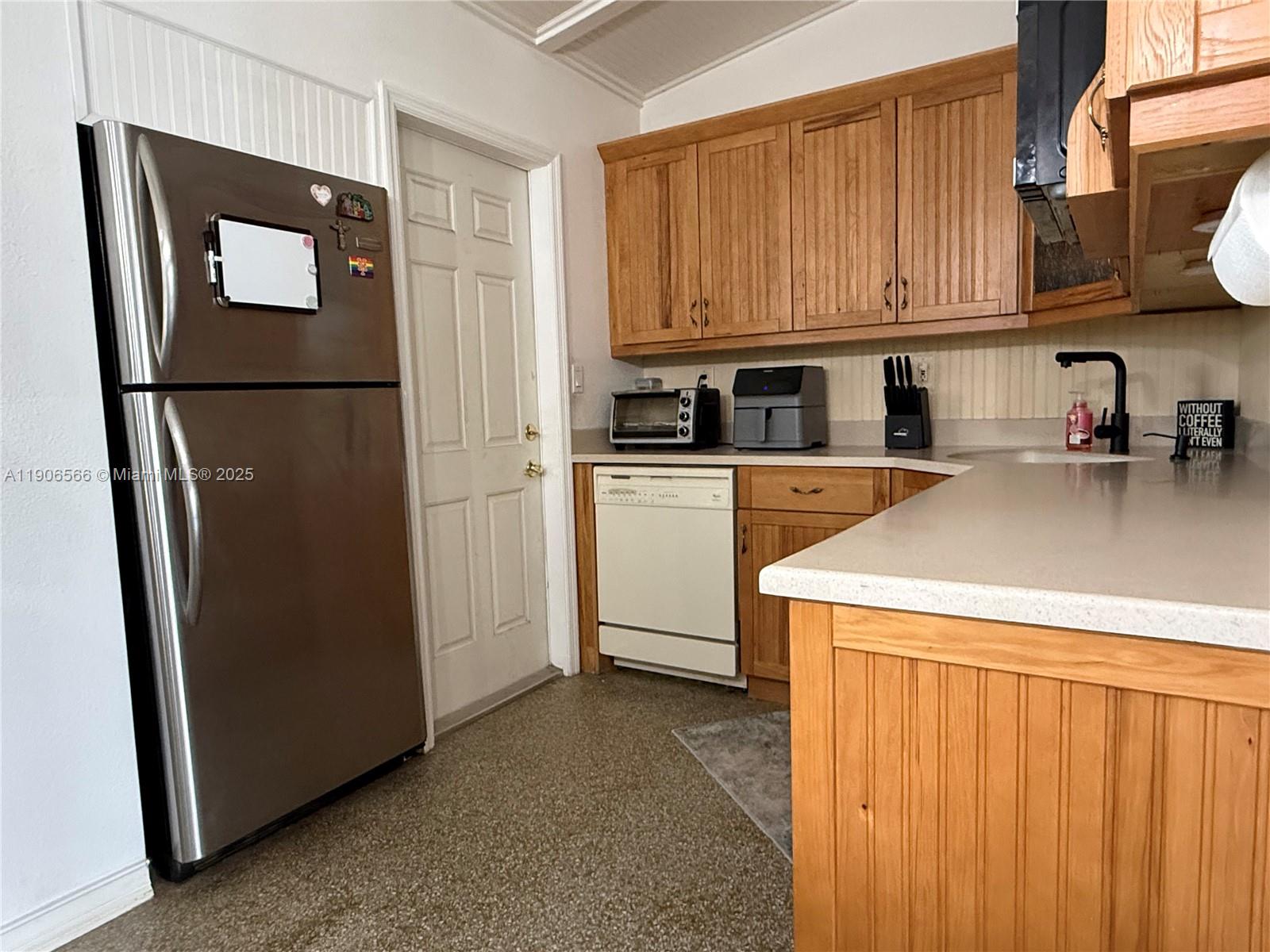 LAUDERDALE ISLES NO 2-BLK - Residential Lease