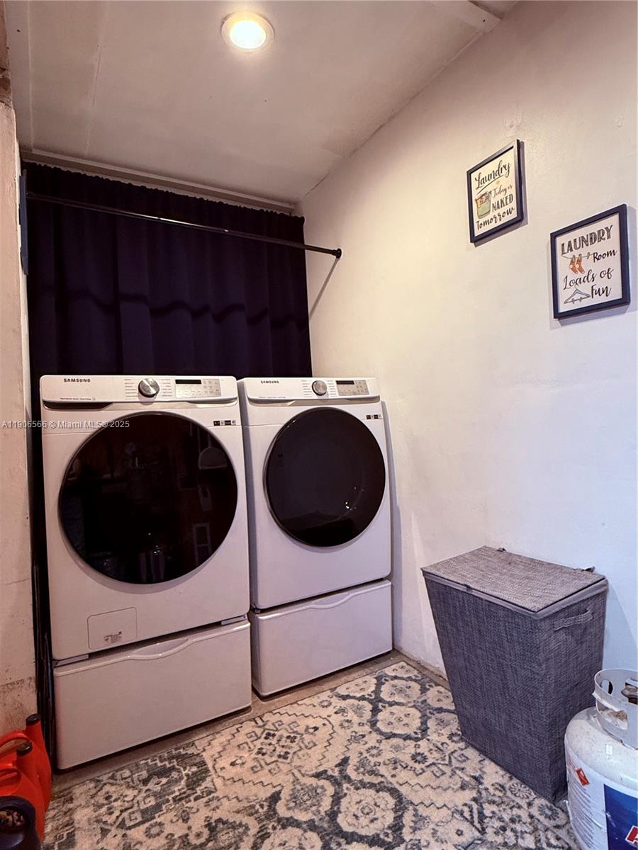 LAUDERDALE ISLES NO 2-BLK - Residential Lease