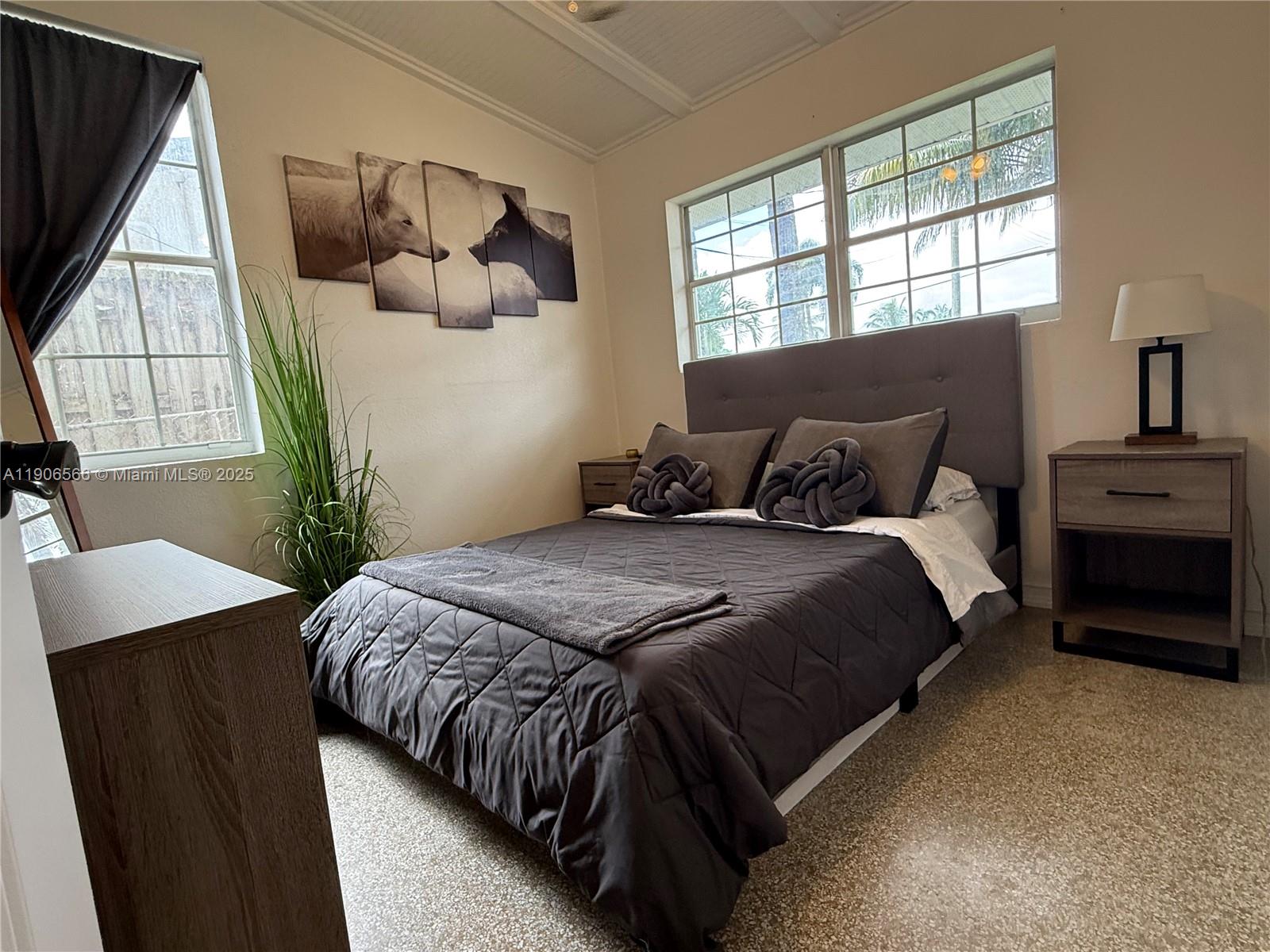 LAUDERDALE ISLES NO 2-BLK - Residential Lease