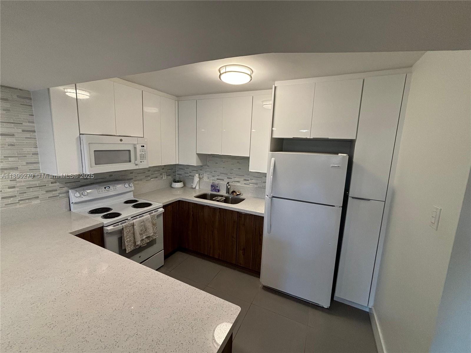HAMMOCKS TRAILS CONDO - Residential Lease