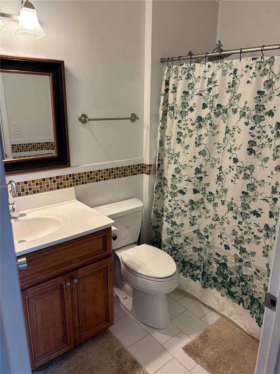 HAMMOCKS TRAILS CONDO - Residential Lease
