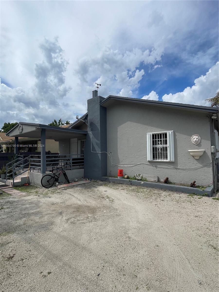 1143 NW 27th St