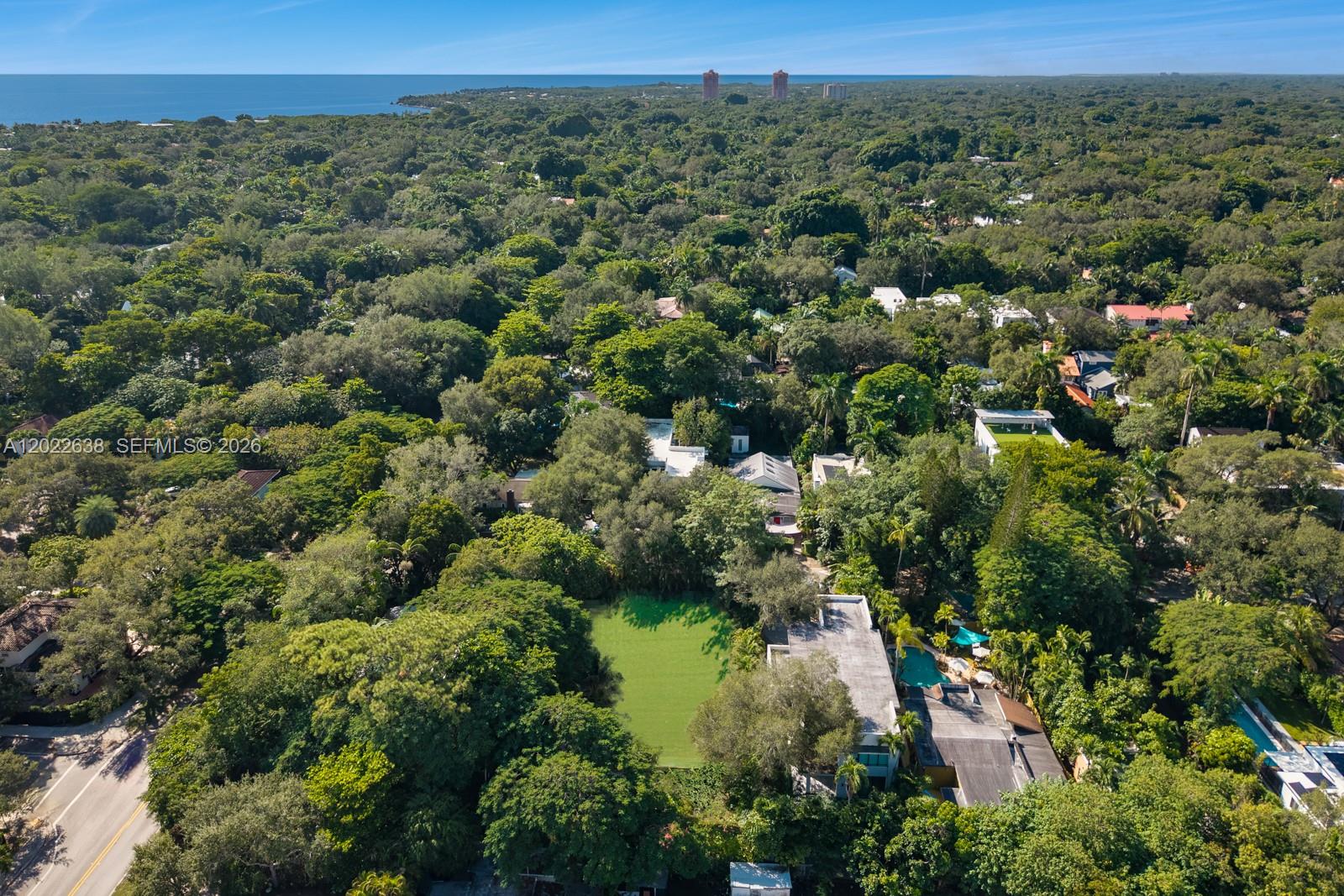 DOUGLAS CIRCLE - Land