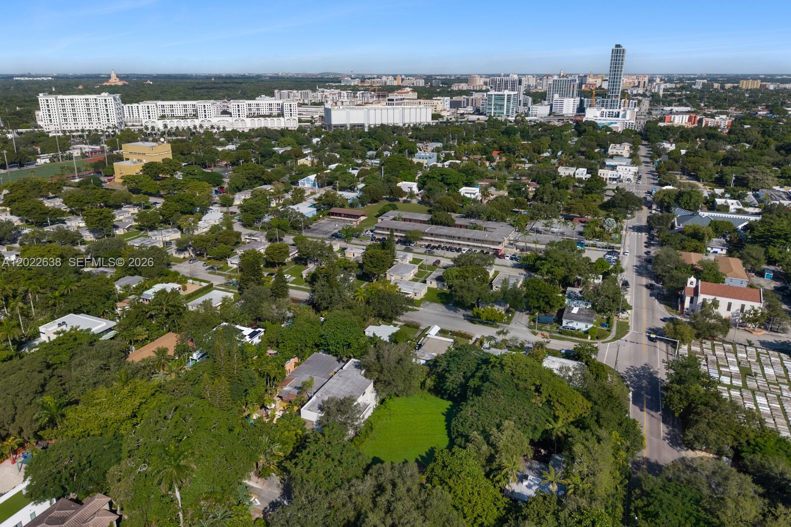 DOUGLAS CIRCLE - Land