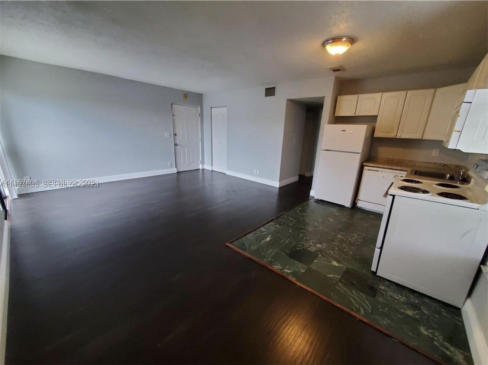 CYPRESS TRACE CONDO - Residential