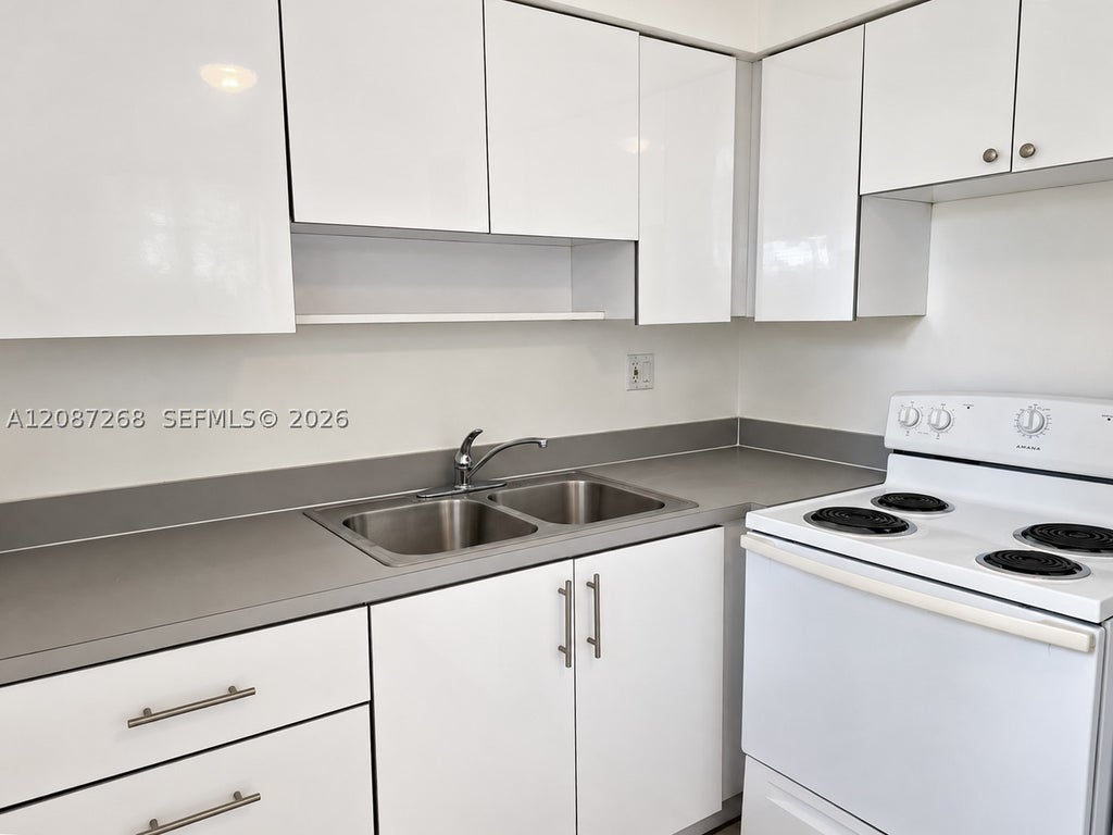 Photo of 2206 Fillmore St #8, Hollywood, FL 33020 (MLS # A12087268)
