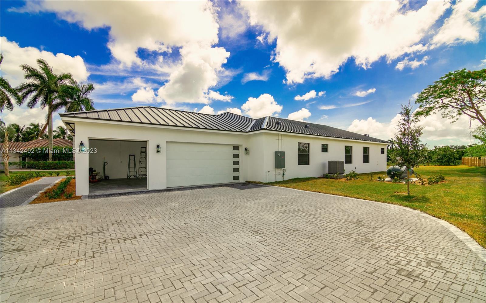 OUTBACK RANCHES - Residential