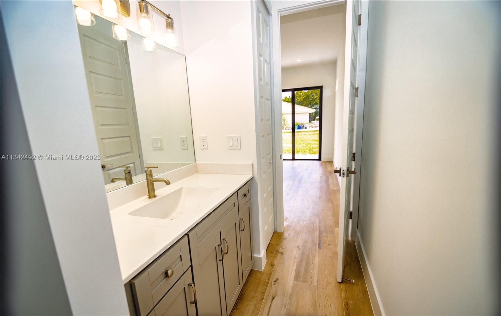 OUTBACK RANCHES - Residential