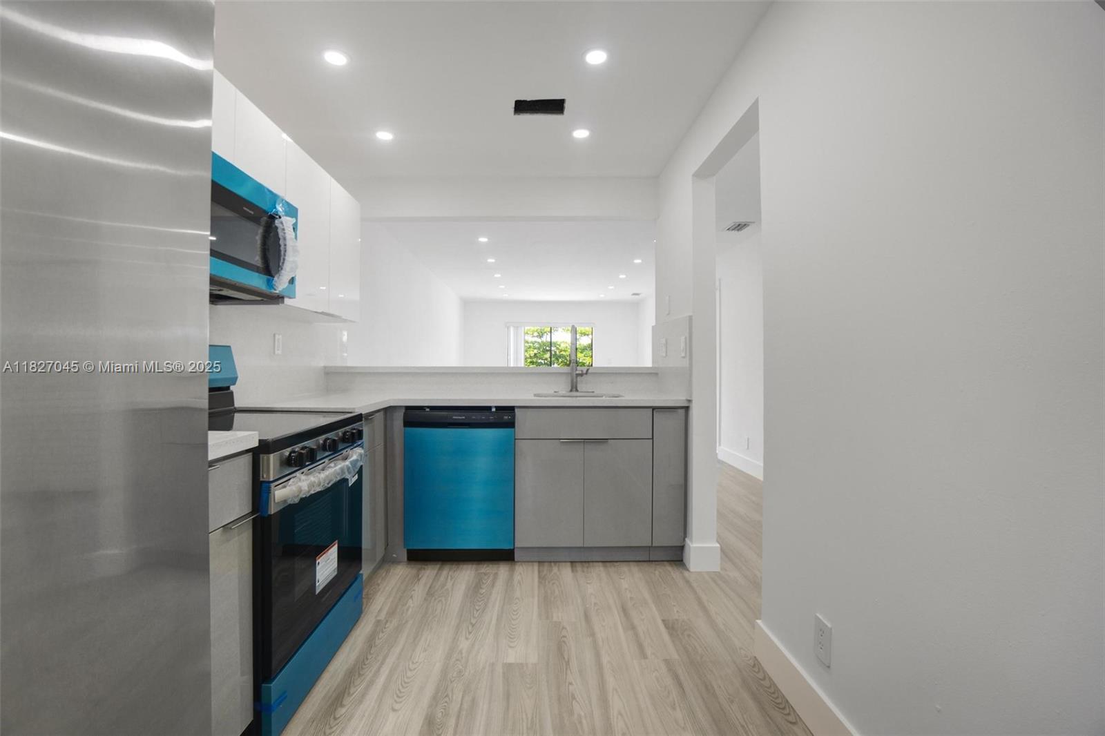 8041 NW 41st court, Sunrise, FL, 33351/$354,000 3 8041 NW 41st court
