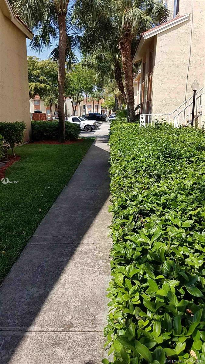 Spectacular 2 bed corner unit. Excellent price for this huge and lightened apartment. It has a patio, great for your kids, beautiful garden views in this amazing & pet friendly community. Pool, clubhouse and much more! Get approval within 3 business days! Ready to move in unit! What are you waiting for? Is perfect for you!
