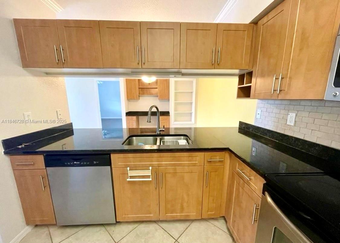Beautiful and bright 2 Bed / 2 Bath unit in the sought-after Villas at Emerald Dunes. Features open kitchen with stainless steel appliances, washer & dryer, ceramic floors throughout, and a private balcony. Includes 2 assigned parking spaces. Gated community with resort-style amenities: pool, clubhouse, gym, tennis courts, and more. Ideally located near Turnpike, I-95, WPB Airport, Downtown, and major shopping centers. Water, sewer, and basic cable included. Tenant occupied until August 31st – available for showings with lockbox starting September 1st. HOA approval required. Please use ShowingTime to schedule – lockbox code and gate instructions are provided there.