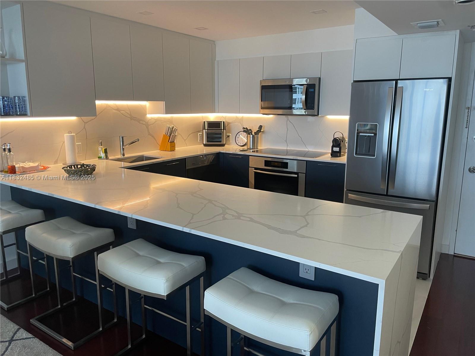 5701 Collins Ave 805