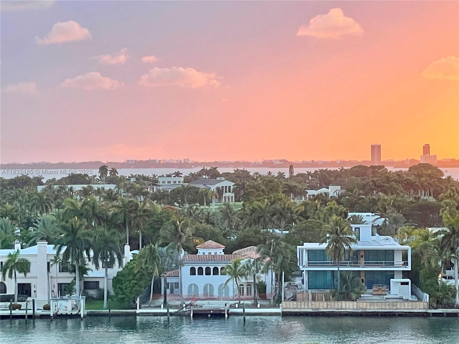 5701 Collins Ave 805