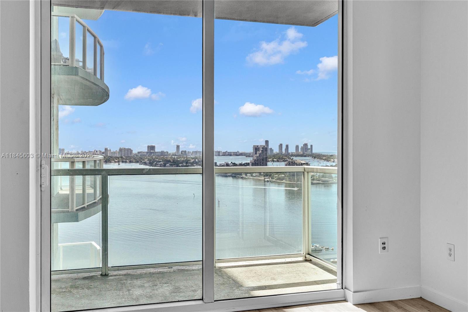 1900 N Bayshore Dr 2003