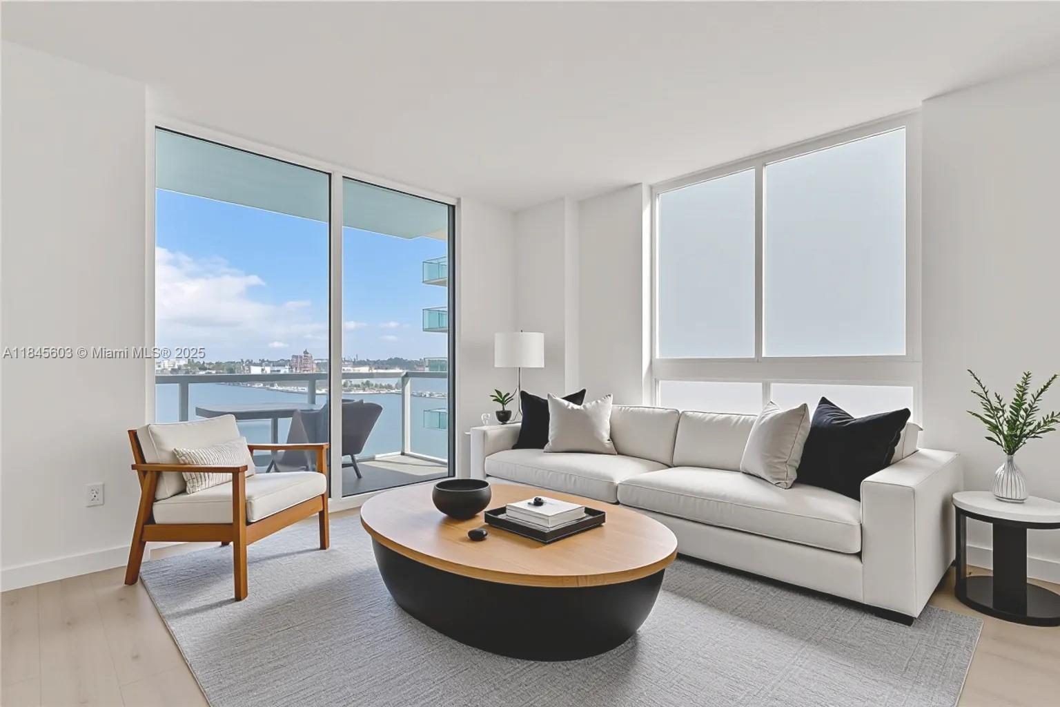 1900 N Bayshore Dr 2003